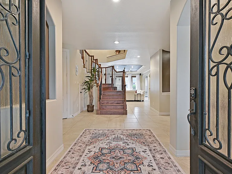 Northfield Dr — Photo 2