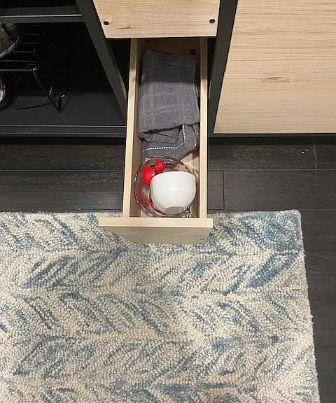 Supplied with dishtowels, measuring cups, spoons.