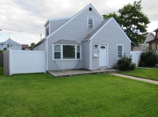 112 W Fulton St, Long Beach, NY 11561