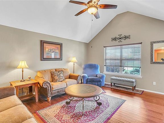 3rd image of 104 Gambel Ln