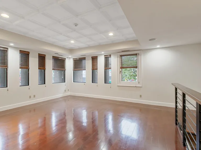 115 E Jefferson St — Photo 4