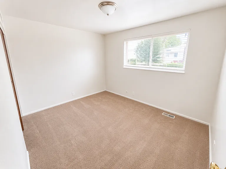 1435 S 320 E — Photo 5