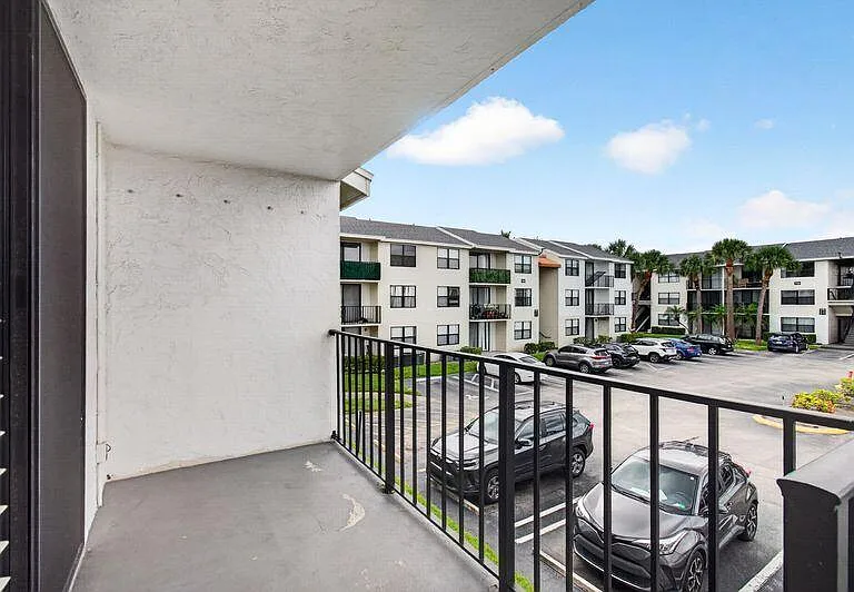738 Executive Center Dr #21 — Photo 17