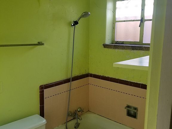 5th image of 414 Pine St SE APT 4