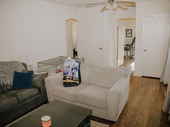 3rd image of 1886 N Fort Avenue