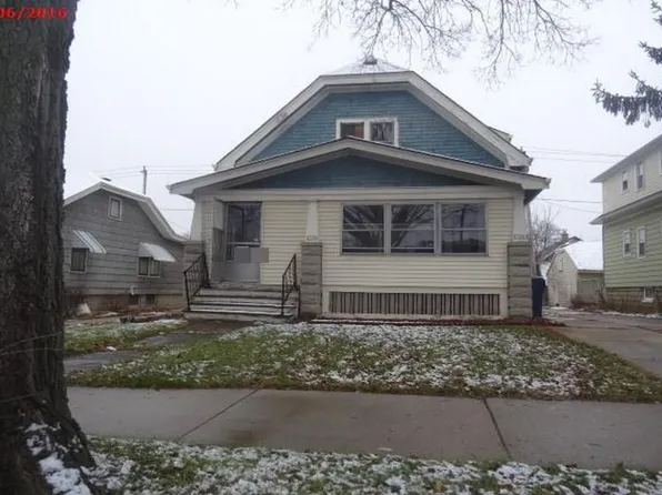 2726 N 58th St, Milwaukee, WI 53210