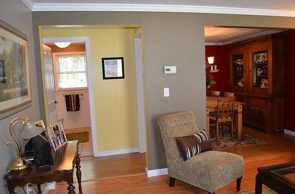 5th image of 8 Holbrook Dr
