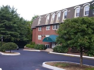 207 Old Bridge Ln, Danbury, CT 06811