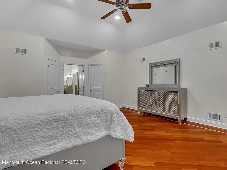 1607 Holbrook St — Photo 18