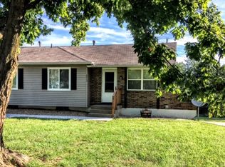 2707 NW Canterbury Rd, Blue Springs, MO 64015