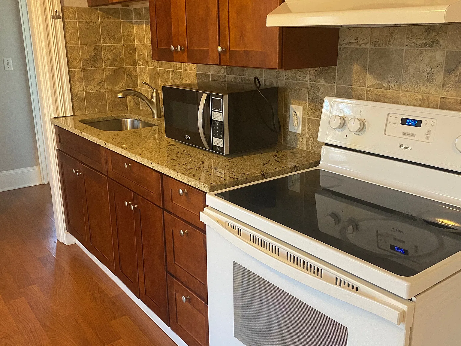 Studio, 400 sqft, $1,900 — Photo 1