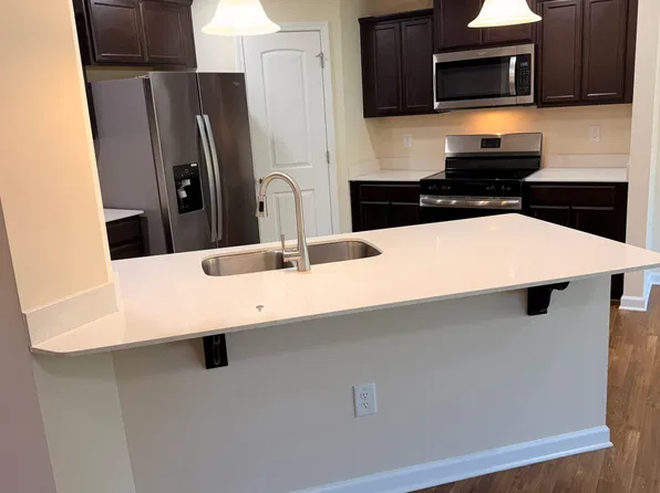 104 Red Plum Ln, Jamestown, NC