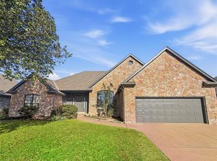 6816 N Waterwood Way, Warr Acres, OK 73132