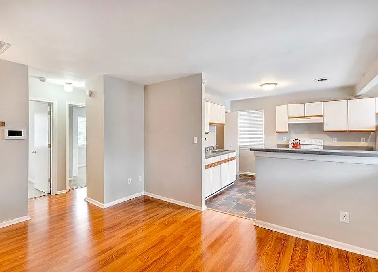 506 Rockland Ave — Photo 6