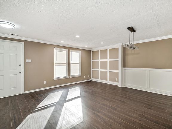 2nd image of 45 Victoria Manor Ct