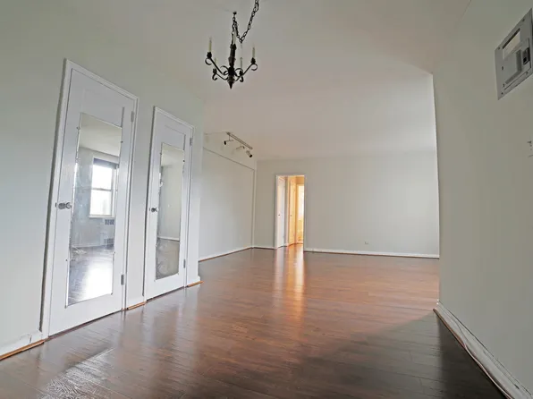 5621 Netherland Avenue image 4 of 9