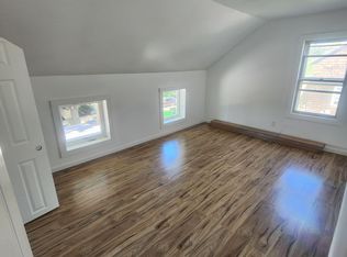 38 Ferry St, Easthampton, MA 01027
