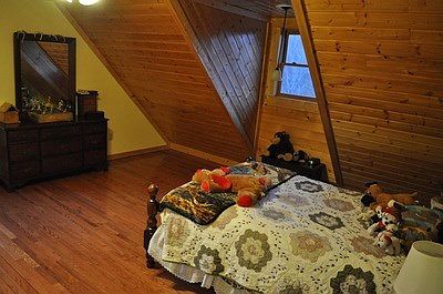 3rd image of 37 Cozy Cabin Ln