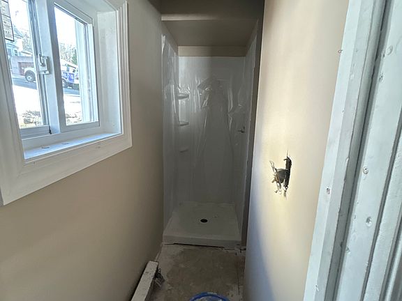 5th image of 729 Moltke Ave #C