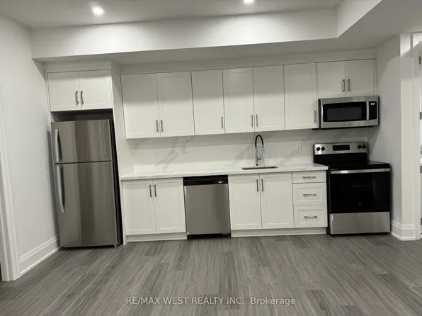 21 Antonio Ct, Toronto, ON M9L 0A4