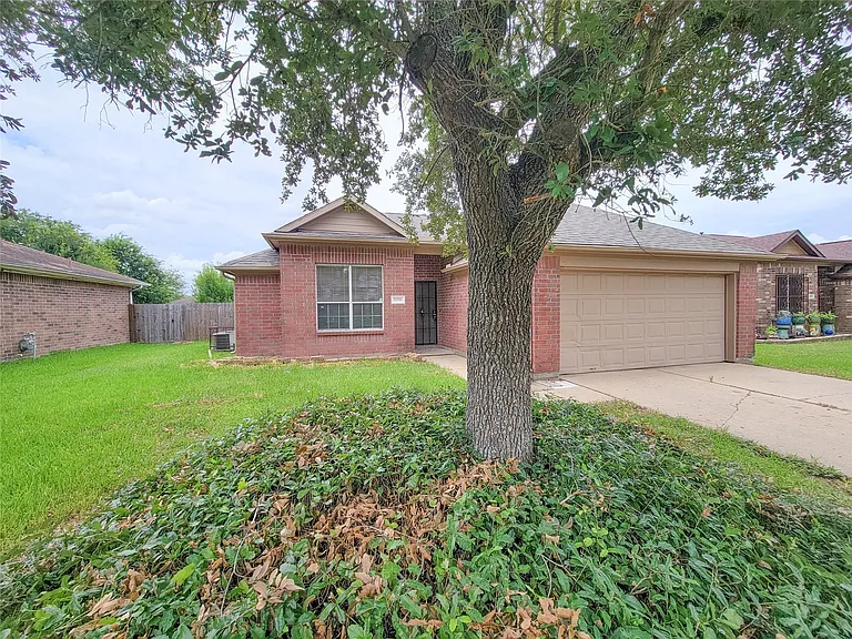 16006 Hiram Clarke Rd — Photo 2