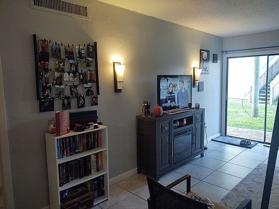 5th image of 143 Scottsdale Sq #143