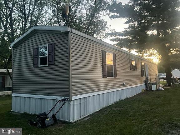 3rd image of 11309 Lakeside Dr