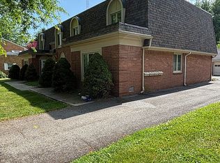 2402 Rockspring Rd, Toledo, OH 43614