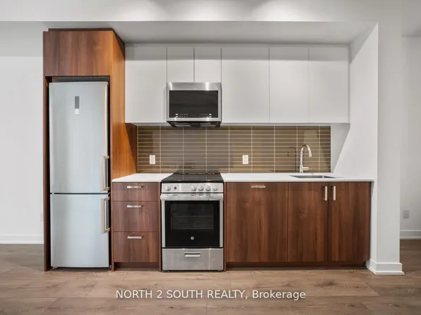 1787 Saint Clair Ave W #213, Toronto, ON M6N 0B7