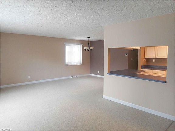 5th image of 403 Steven Blvd