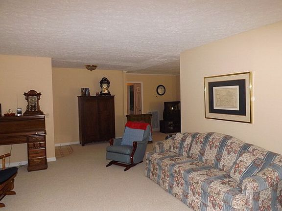 2nd image of 210 Castleridge Dr