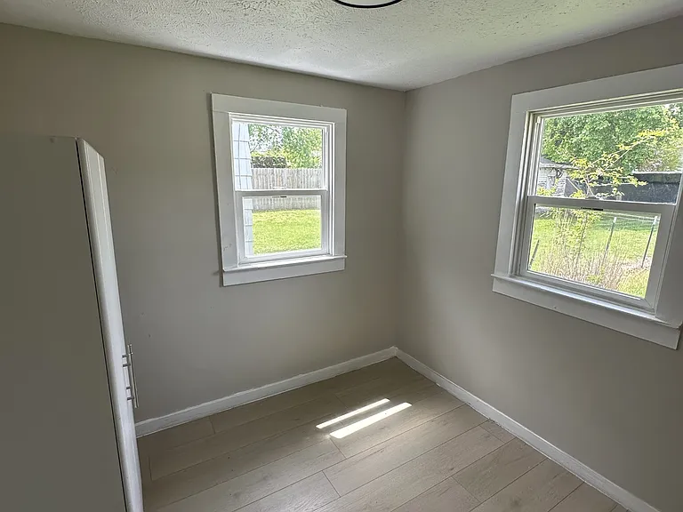 2703 S Walnut St — Photo 13