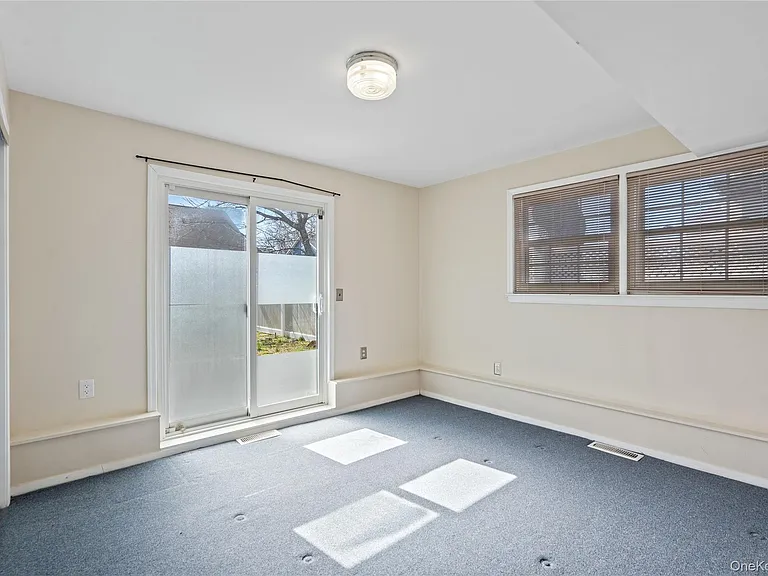 445 S Wellwood Ave — Photo 9
