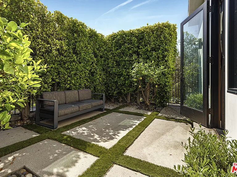 2715 Edwin Pl — Photo 10