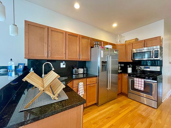5th image of 3505 W Diversey Ave #2