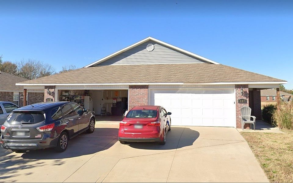 1st image of 225 & 227 N Marietta Way