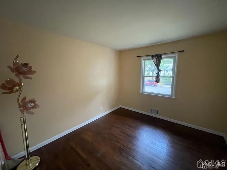 210 Runyon Ave — Photo 9