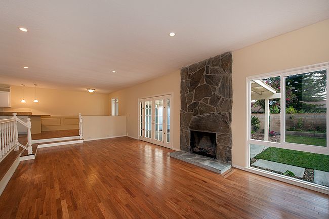 LIVING ROOM W/FIREPLACE