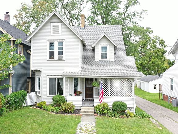 2nd image of 300 Pleasant St