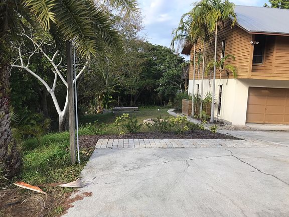 2nd image of 1325 NE Meyers Ter