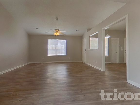 3rd image of 1306 May Oak Cir