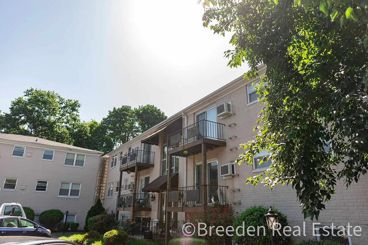 239 Maple St — Photo 2
