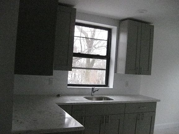 4th image of 26 Hunter Ave #First