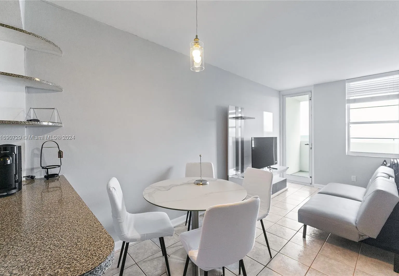 The Decoplage Condo — Photo 4
