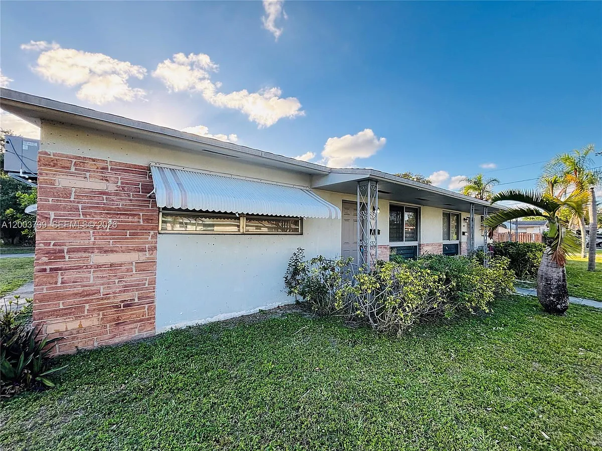 Building Photo - 1050 SW 2nd Ave #1050