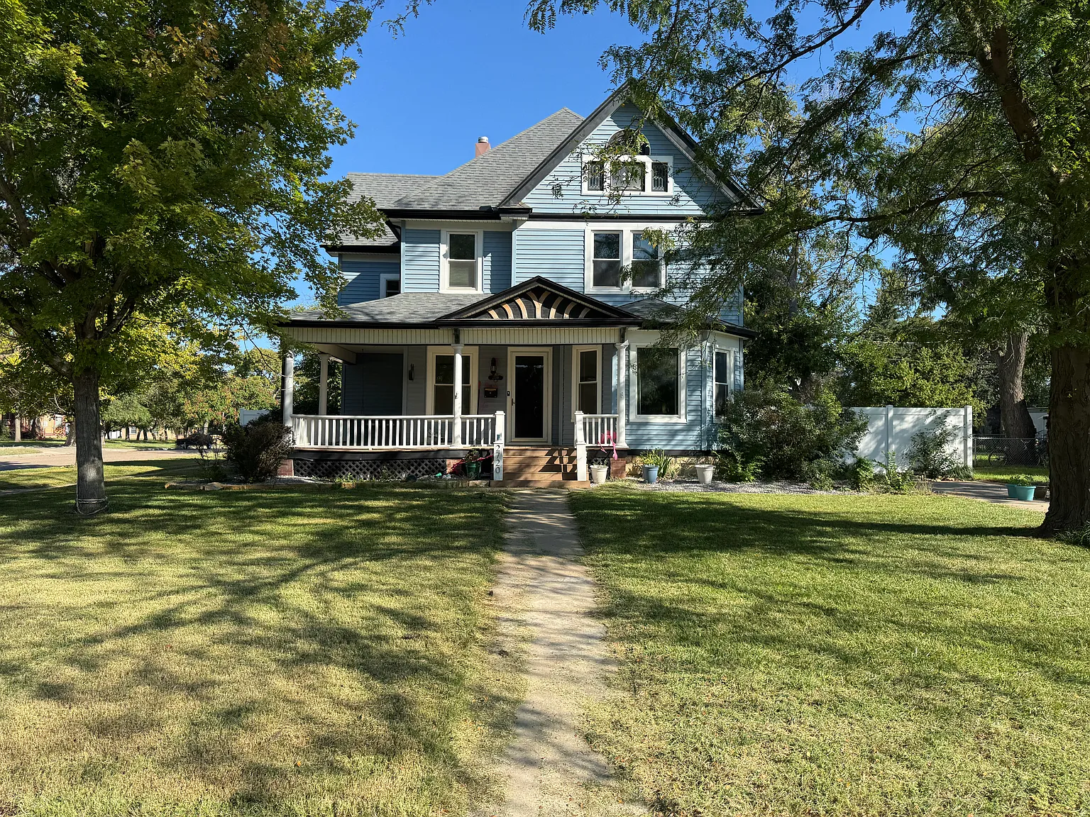 2720 Forest Ave — Photo 1
