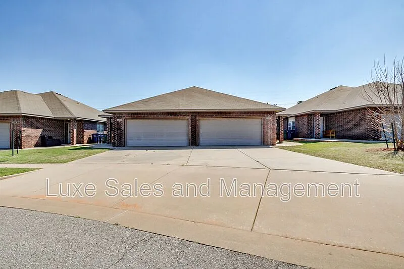 Building Photo - 1312 Garden Gate Dr #B