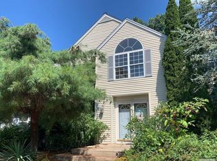 8 Brandon, Commack, NY 11725