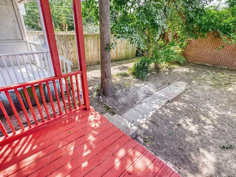 645 Camp St — Photo 22