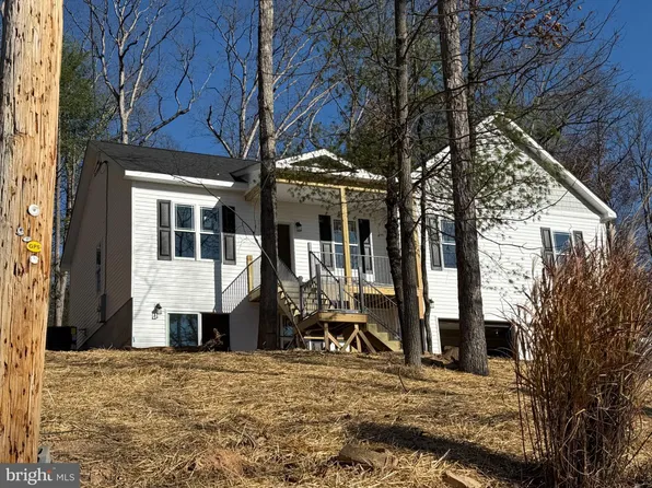 1102 Lakeview Dr, Cross Junction, VA 22625